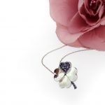 Een Hart vol Geluk bezet met 23 saffieren